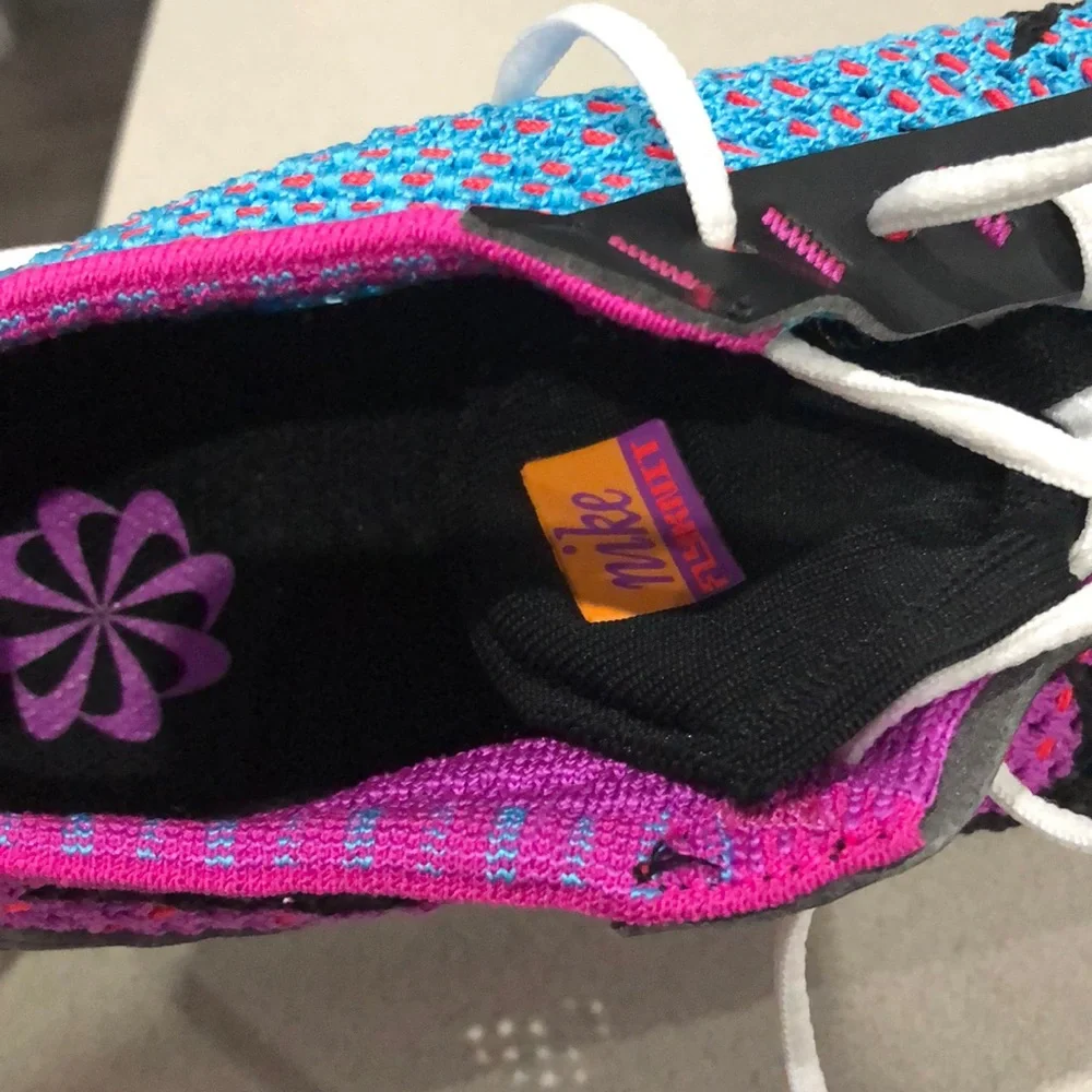 Nike flyknit women’s size 9.5 bright  purple color - Picture 3 of 7